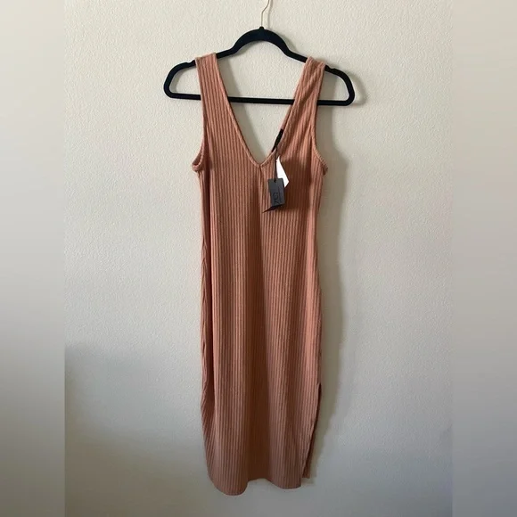 Gibsonlook tan v neck tank top midi dress with slit - Picture 1 of 3